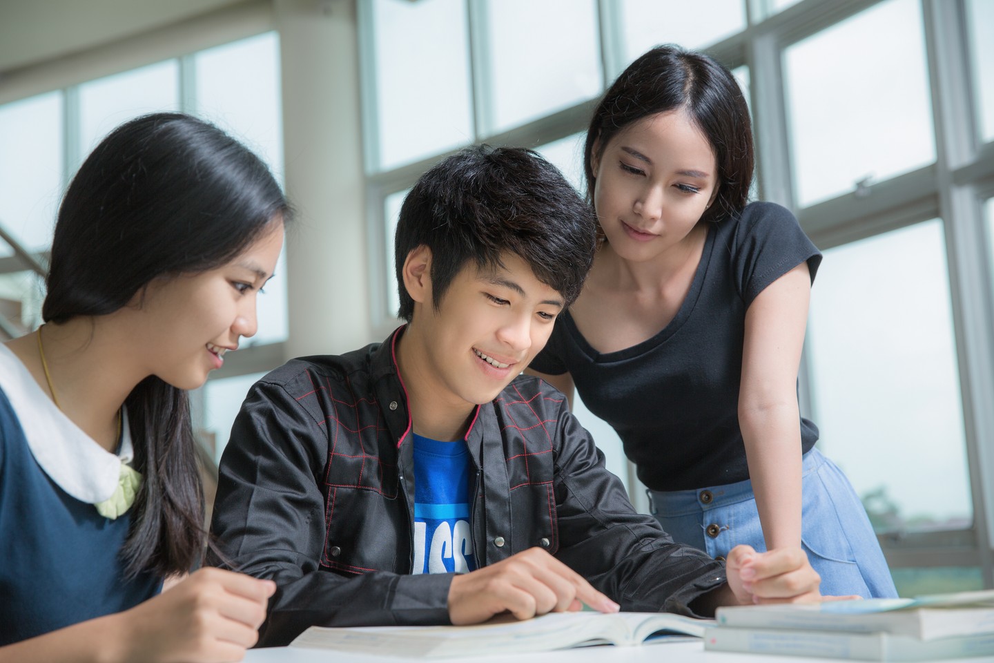 Asia students group read a book in Library